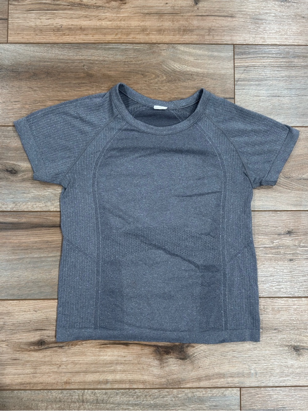 OLD NAVY ACTIVE Gray Lulu Swift Tee Dupe | Size Medium